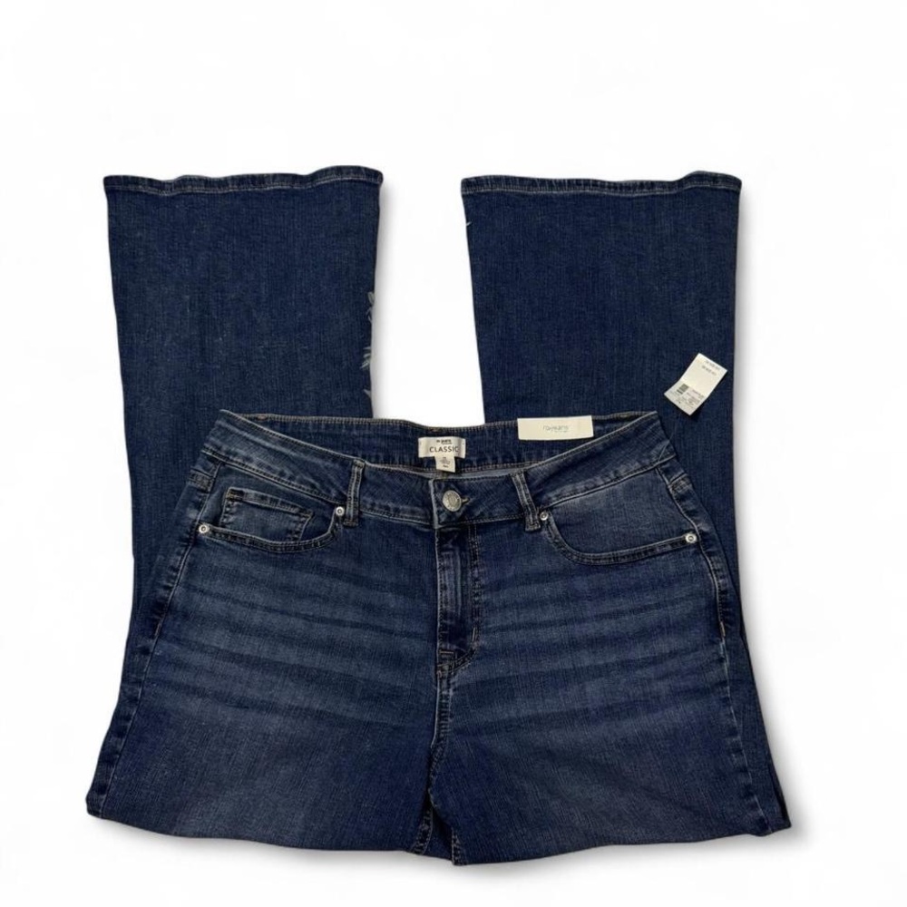Navy blue Maurice’s mid rise flare jeans with a stretch